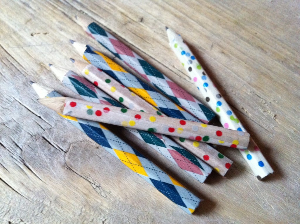 crayon ikéa tranformé au masking tape
