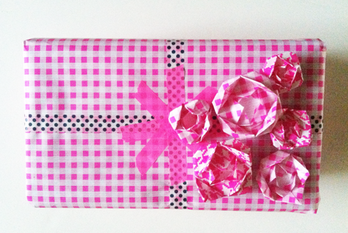cadeau fleur en papier et masking tape www.tambouille.fr